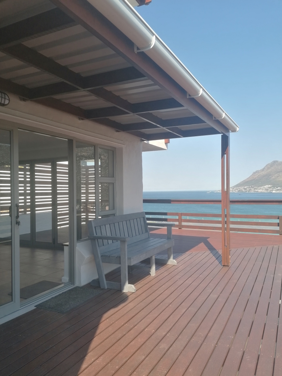 To Let 4 Bedroom Property for Rent in Glencairn Heights Western Cape